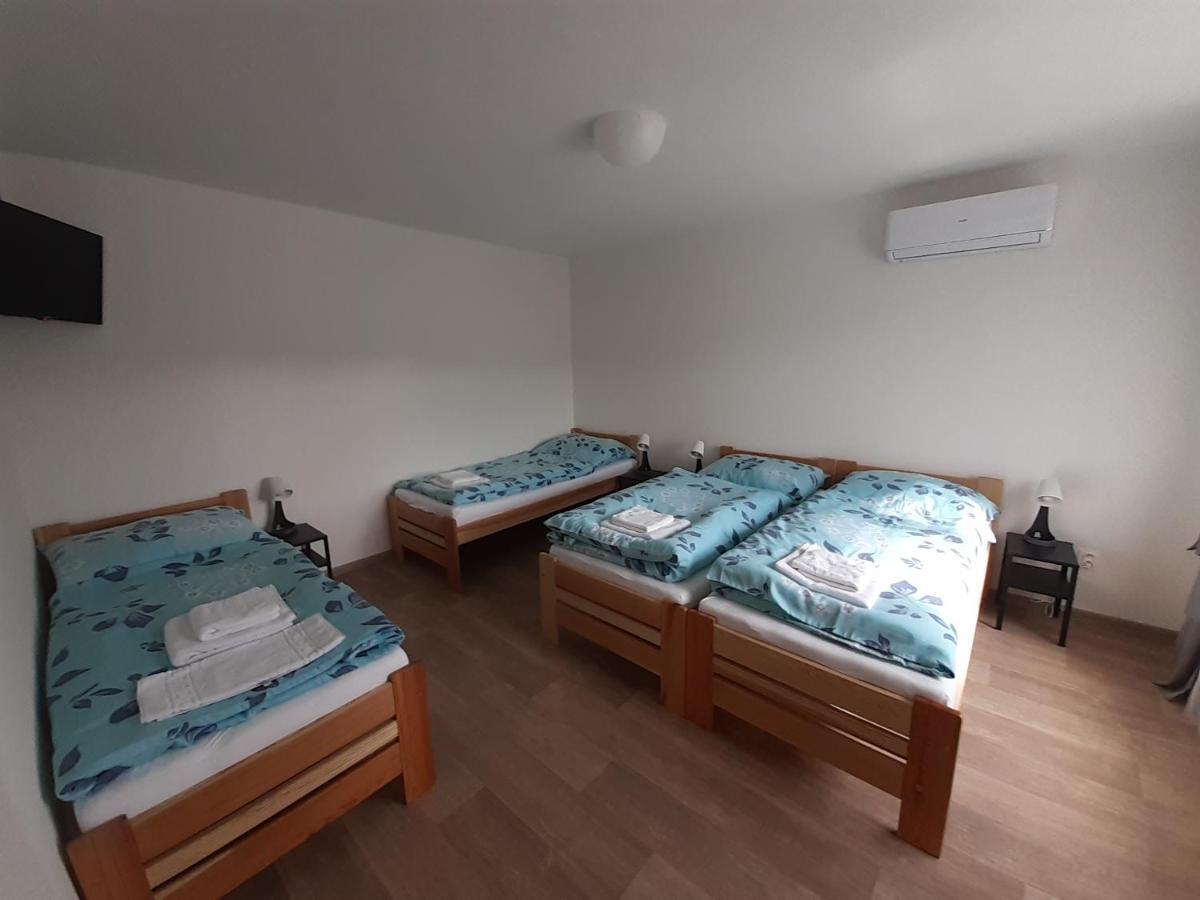 Valen Apartmany Valtice Buitenkant foto