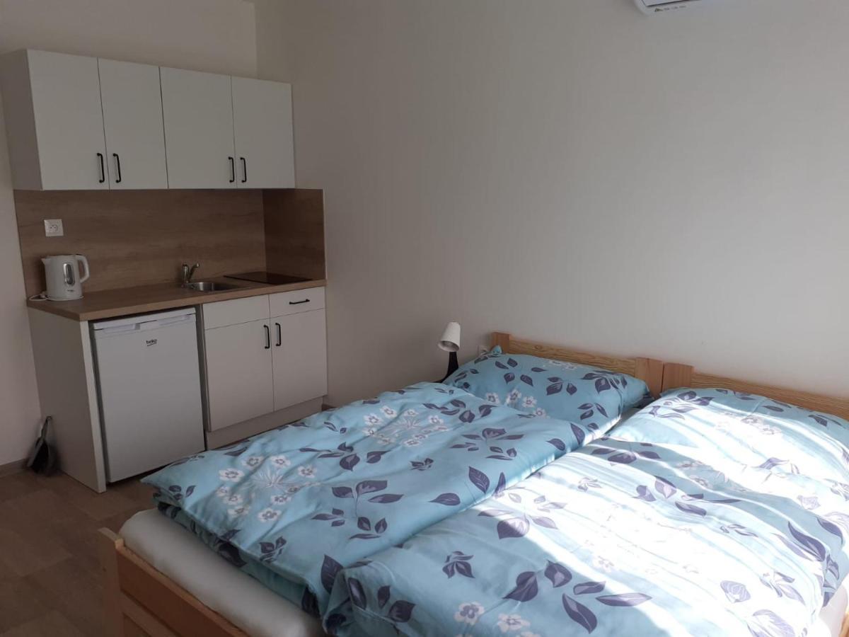 Valen Apartmany Valtice Buitenkant foto